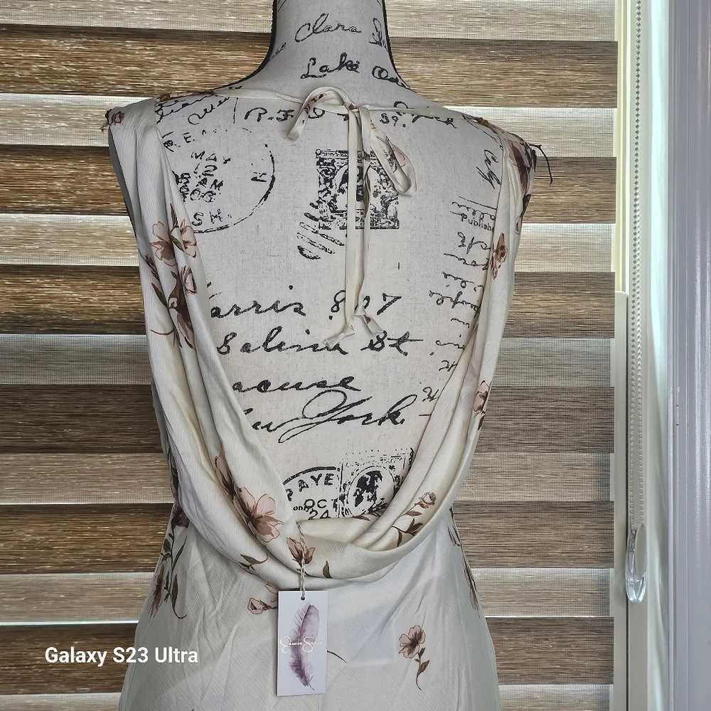 Floral Cream Maxi Dress. NWT - Picture 4 of 10